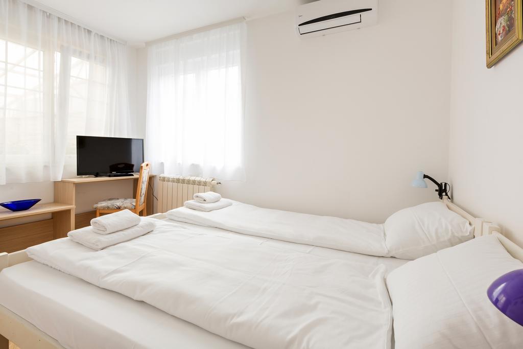 Dolce Vita Luxury Suites Belgrado Esterno foto